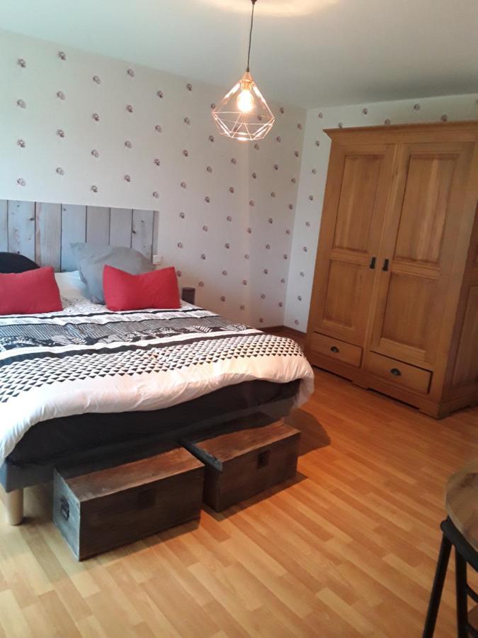 Chambre D'Hotes Cote Jardin Soulignonne Eksteriør billede